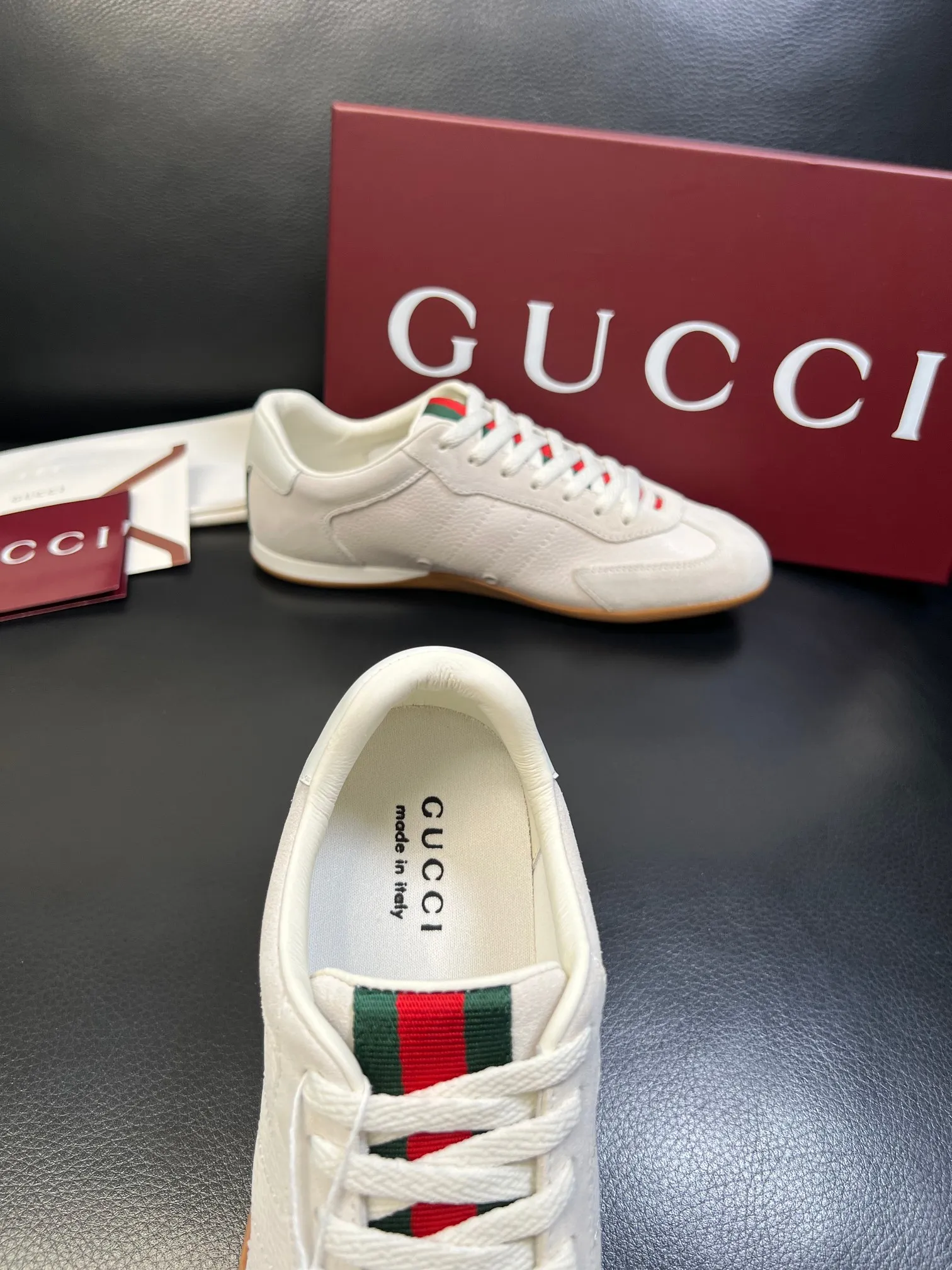 P420 new men's shoes GUCCI [Lightning] latest shoes are shipped. Original quality, fashionable, special materials, inner mesh, brand new packaging. The foot feels super comfortable and the workmanship is impeccable. Size: 38-45